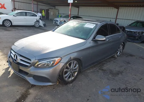 2015 Mercedes-Benz C 300 из США, поврежденный, VIN 55SWF4JB1FU071197